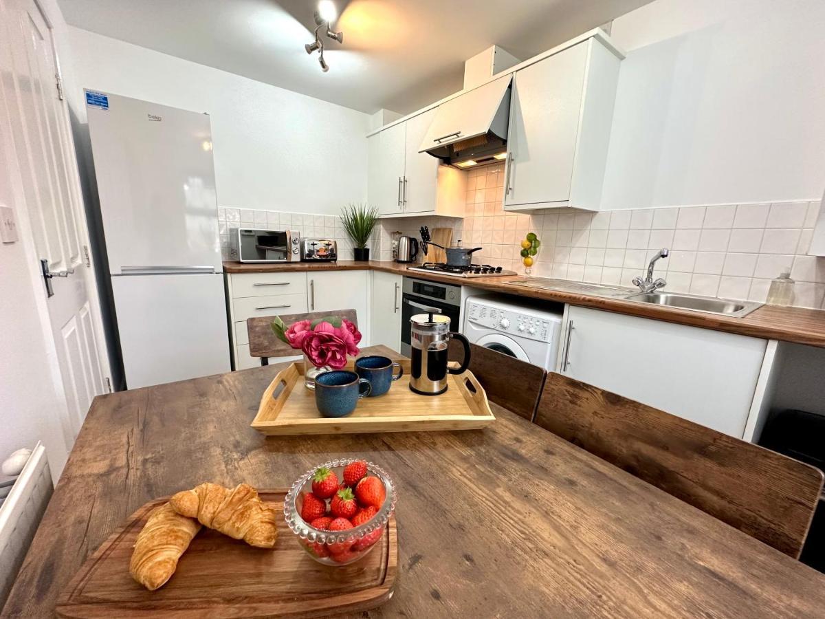 Dale House By Blue Skies Holiday home *